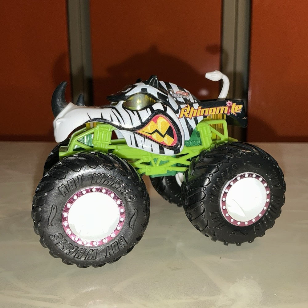 Hot Wheels Monster Jam - Monster Truck - Rhinomite - 2025 - 1:64 Scale
